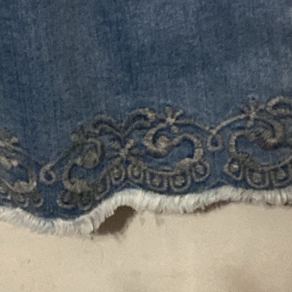 NYDJ CLARISSA ANKLE Blue Cropped Jeans with EMBROIDERED Detail RAW HEM  SIZE 18W - Picture 7 of 10